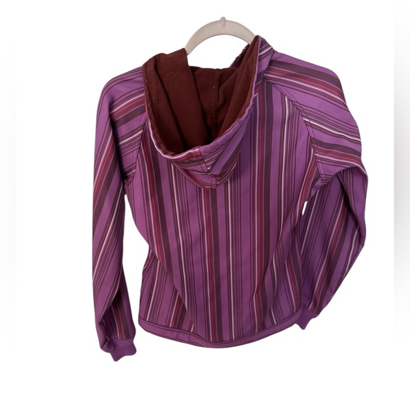 Patagonia Women's XS Jacket in Burgundy and Purple - Picture 2 of 5